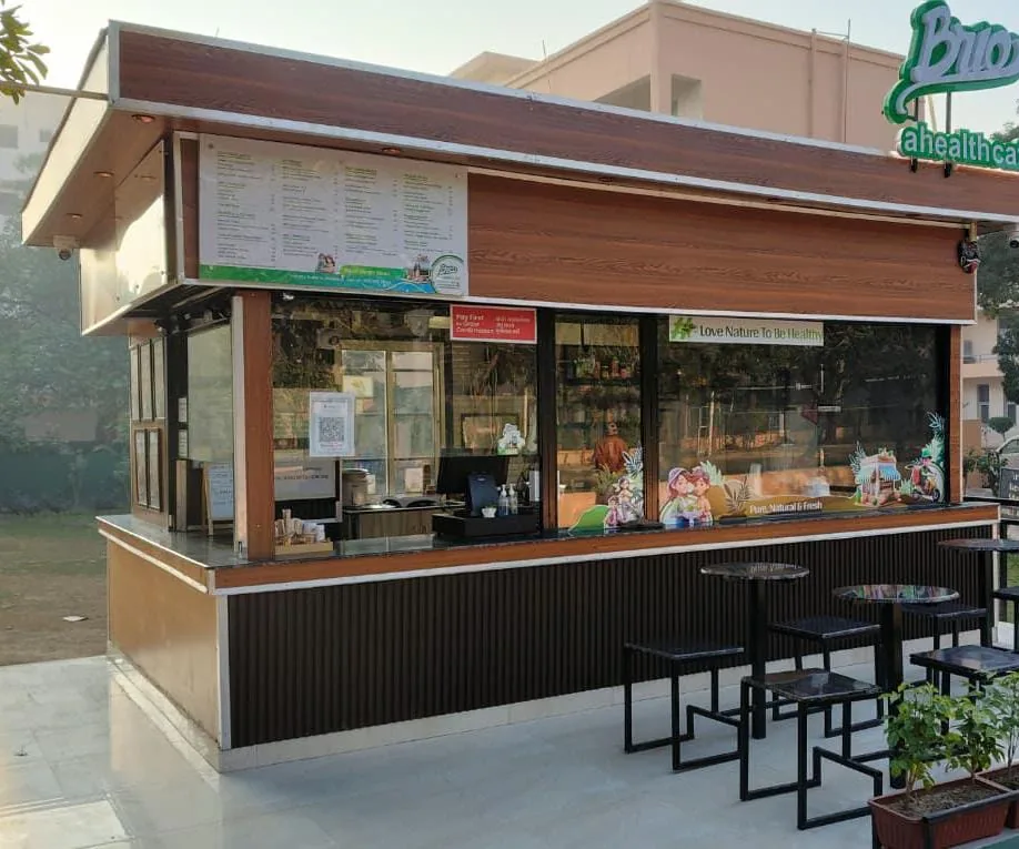 The BRIO RKGIT kiosk with outdoor seating
